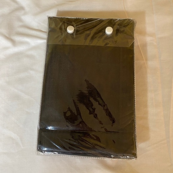 MADISON‎ Park Essentials Polyester Solid Satin pillow case set MPE21-777 - Picture 3 of 4